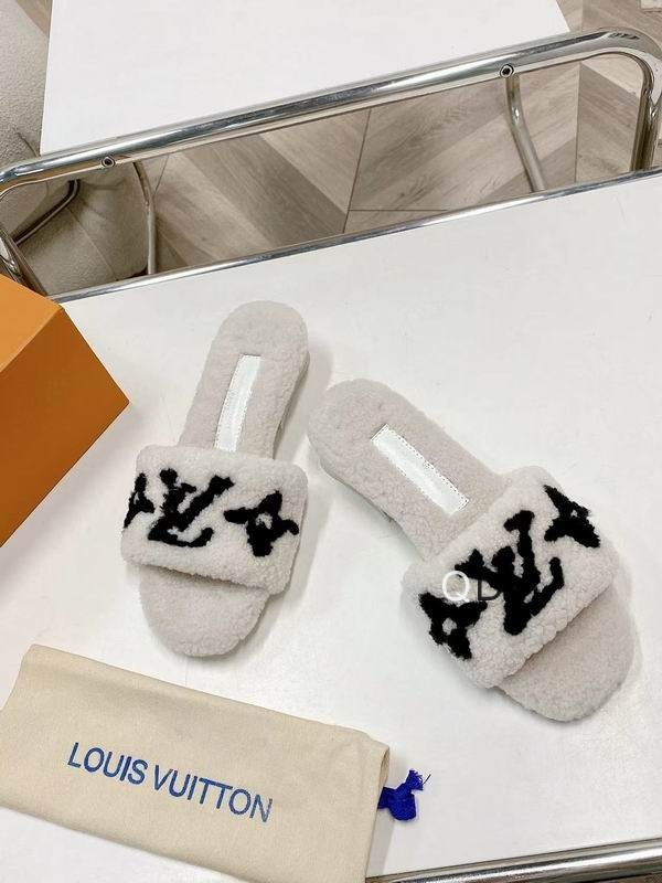 LV Women's Slippers 138